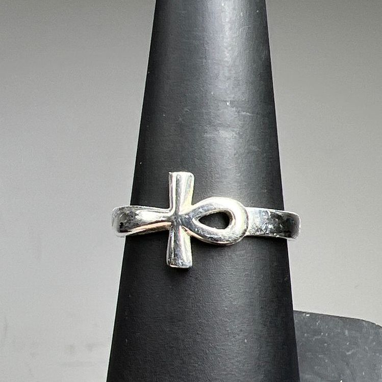 925 Sterling Silver Ank Ring Size 7