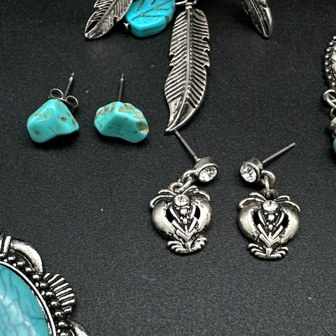 Southwestern Style Costume Jewelry Lot Turquoise Tone Steer Head Concho 30+ Pcs