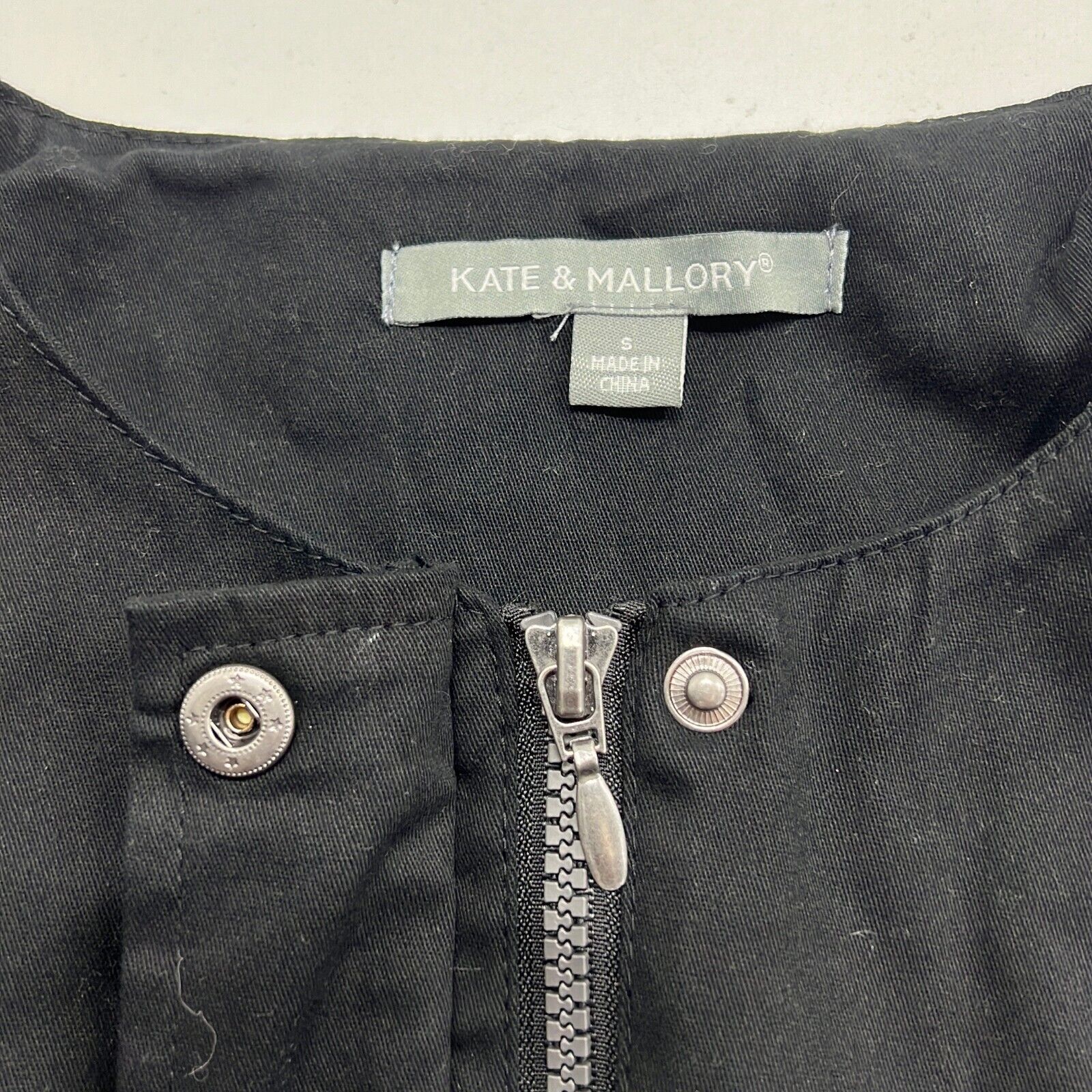 Kate & Mallory Women's Black Bell Sleeve Round Neck Snap Front Peplum Jacket S