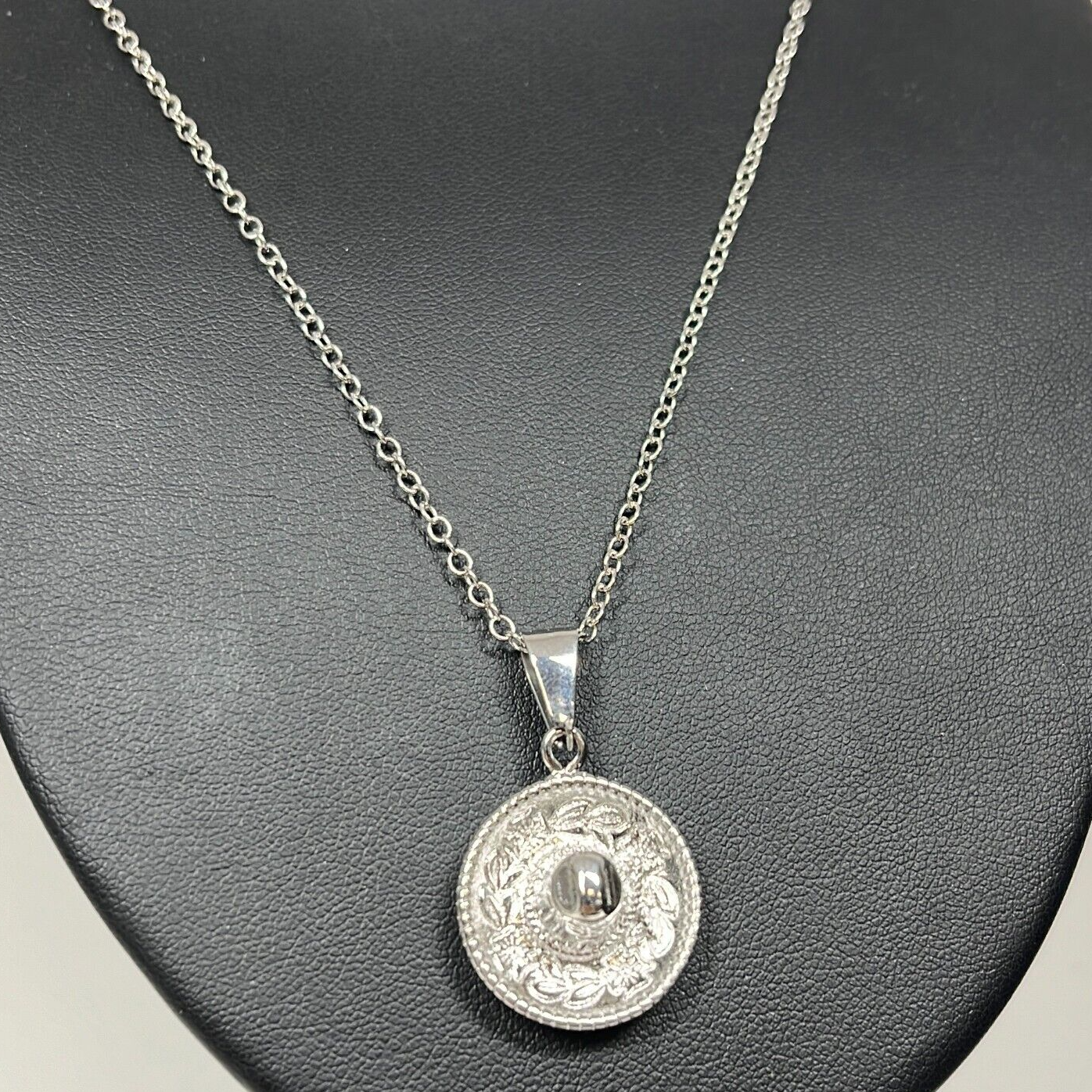 Silver Tone  Engraved Sombrero Round Pendant Chain Necklace