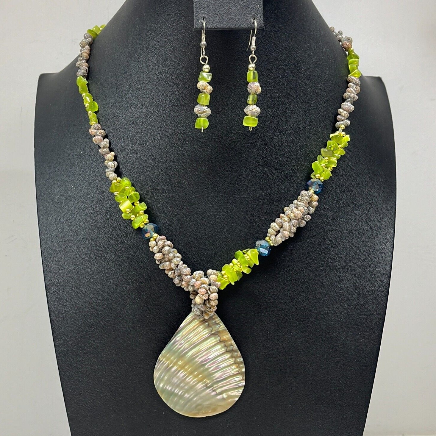 Multicolor Stone Shell Pendant Beaded Necklace And Earrings Set