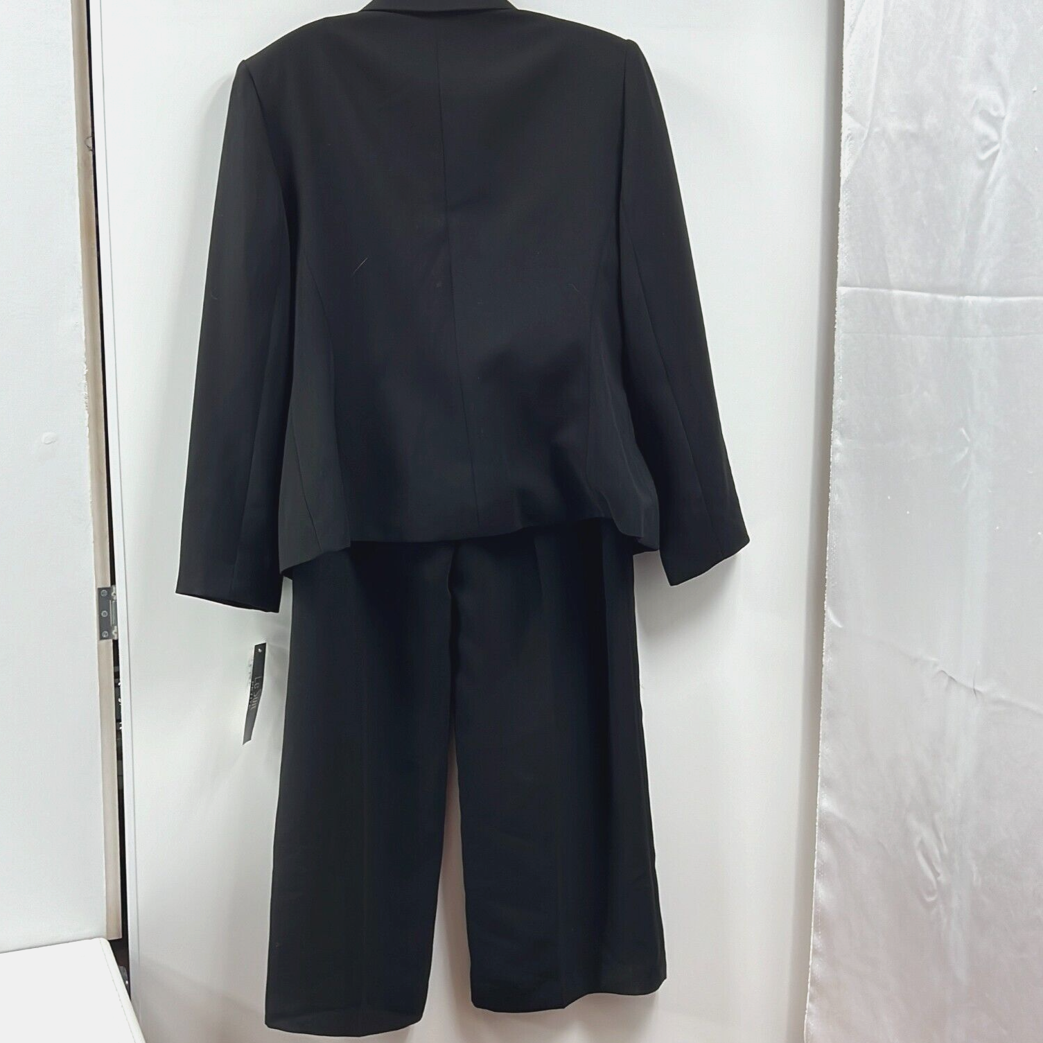 NWT Le Suit Women's Black Long Sleeve Single Breasted Two Piece Pant Suit Sz 14P