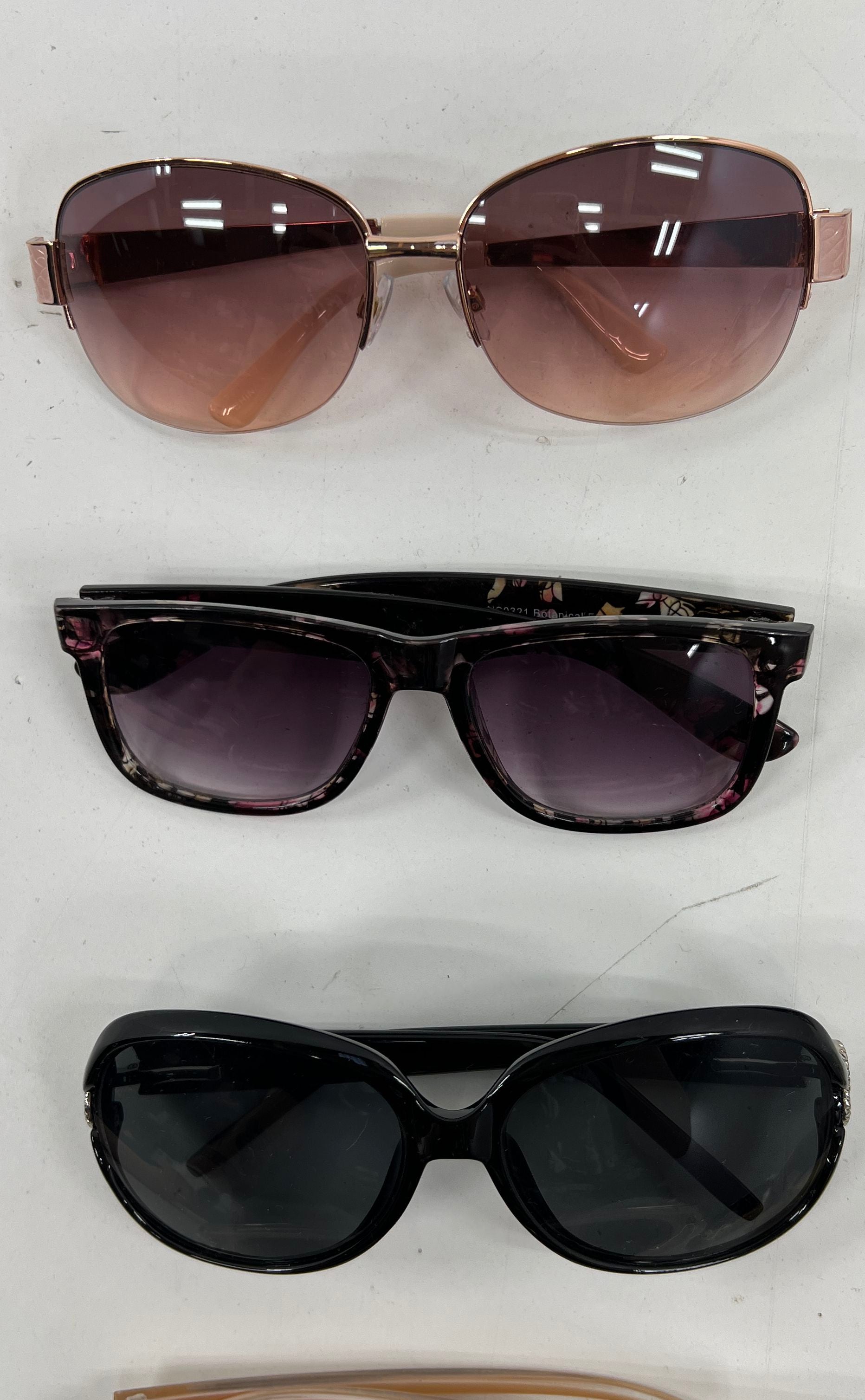 Women's Mixed Brands Styles & Colors Sunglasses Lot Plastic Frames