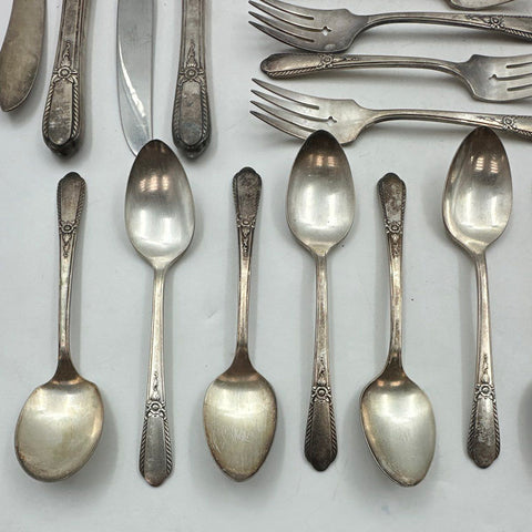 Simeon L & George H Rogers Oneida Silver Plate Flatware Set Floral 27pc Vintage