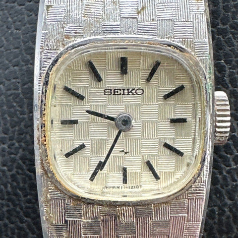 Lot of 2 Vintage Seiko Women's Watches Gold Tone Quartz & Silver Tone 11-3399