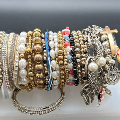 Mixed Fashion Jewelry Lot 30pc Beaded Charm Bracelets Rhinestone Faux Pearl Cuff