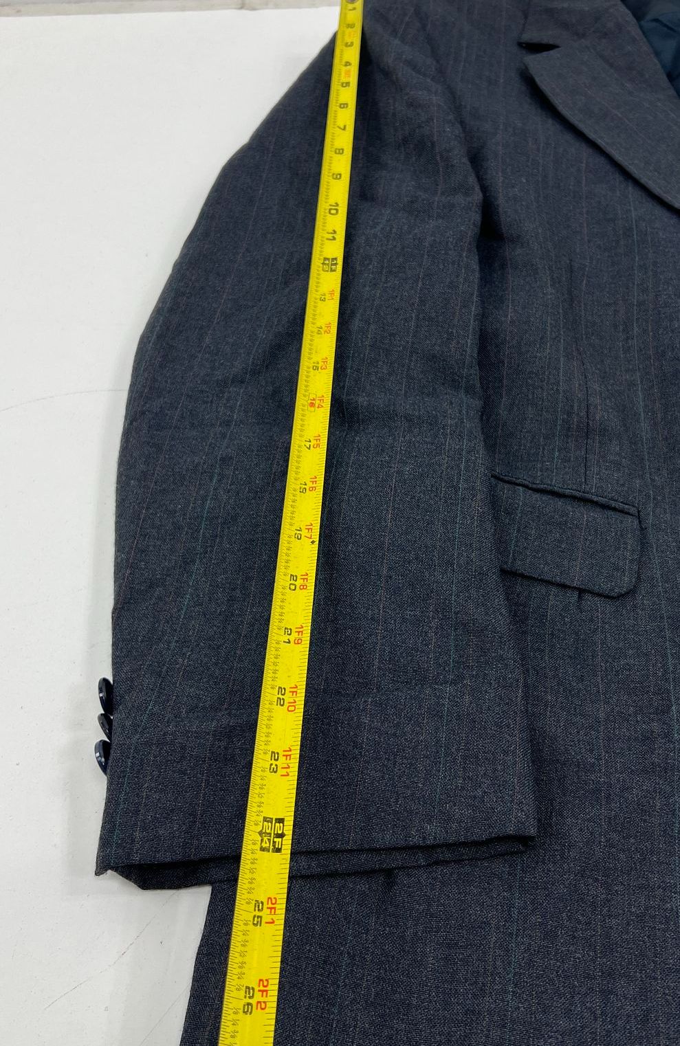 Stafford Charcoal Gray Pinstripe 2-Piece Suit Mens 42R 36x30