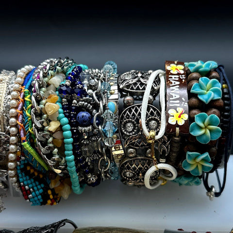 Mixed Costume Jewelry Lot 40+ Bracelets Bangles Cuffs Beaded Leather Hawaii