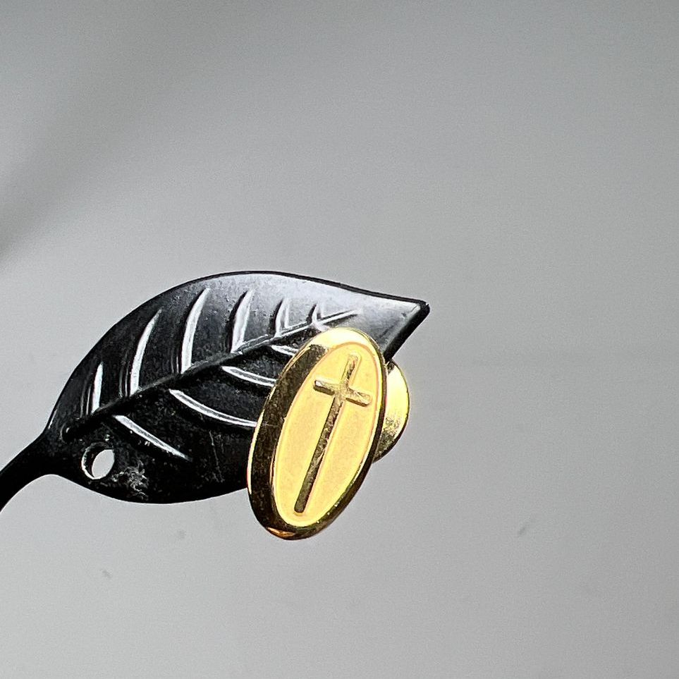 1/10 10K Gold Filled Oval Cross Pin 1.38g