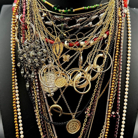Mixed Costume Jewelry Necklace Lot Vintage to Modern Gold Silver Tone 25+ Pcs