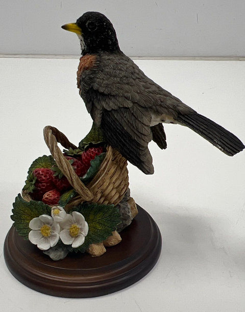 Country Artists American Robin Bird Figurine 01334 Hand Painted 5 Inch Vintage