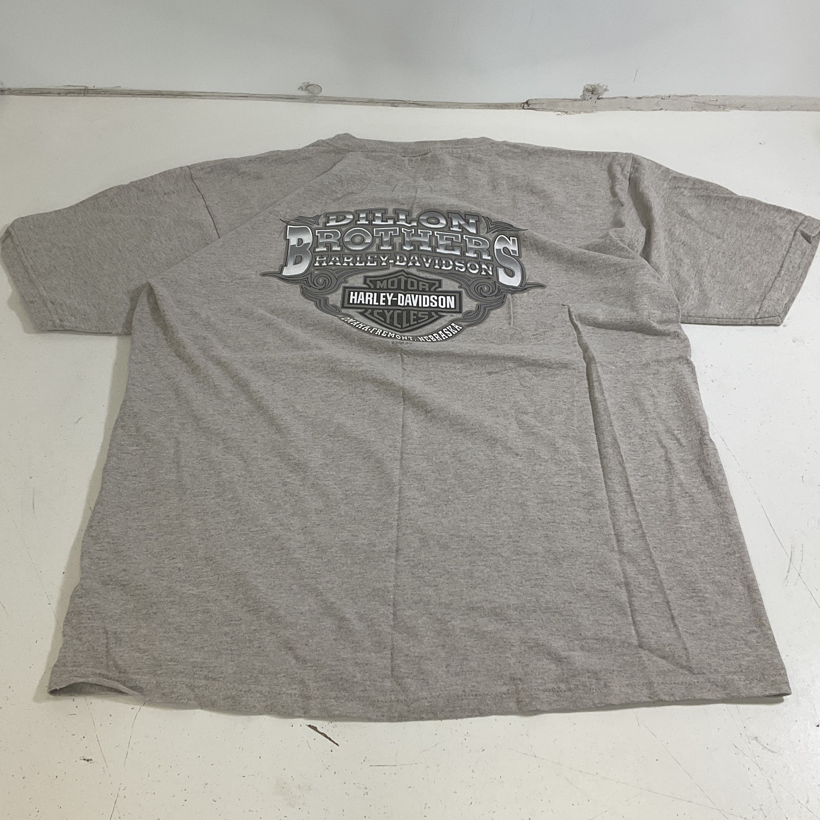 Harley Davidson Gray Sitting Pretty Pin Up Girl Oil Can Graphic T-Shirt Size L