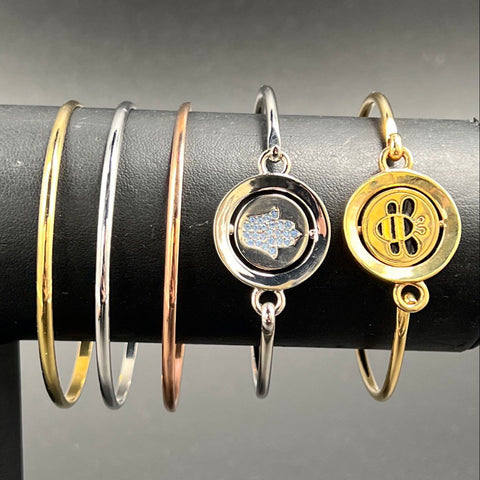 Carolee Set of 5 Bangle Bracelets Gold Silver Rose Tone Bee Hamsa Charms Pouch