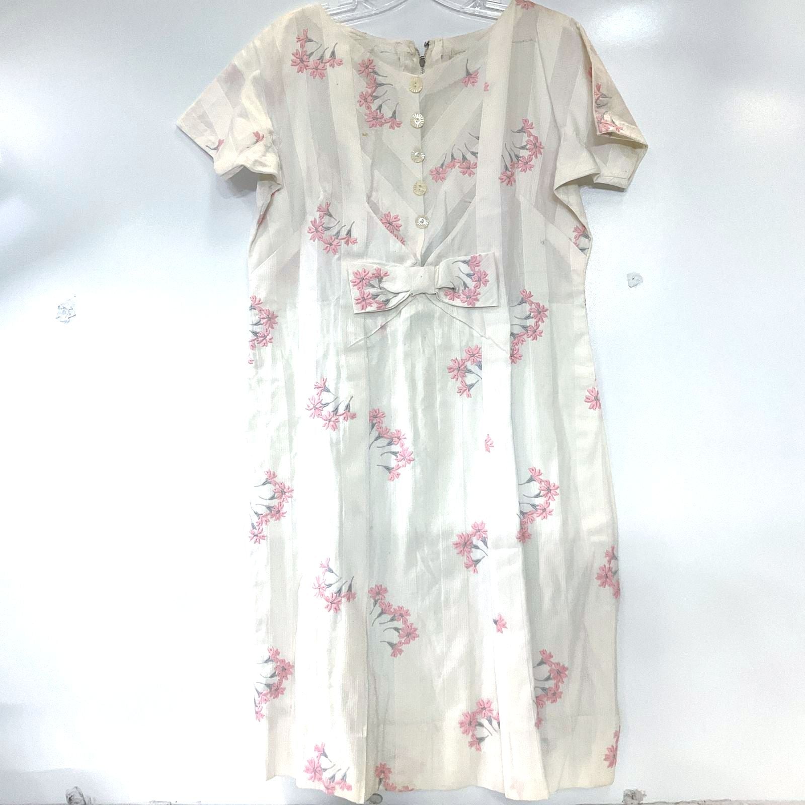 Vintage White with Embroidered Pink Flowers Dress VOLUP Size 42 Vintage 50s/60s