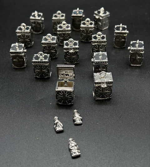 Christmas Holiday Jewelry Lot 80+ Pieces Magnetic Snowman Tree Charms Trinkets