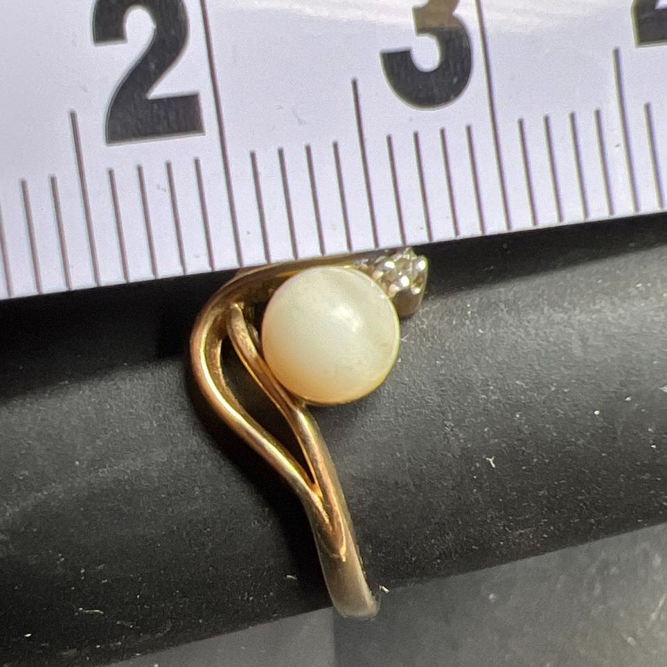 T&C 14KP Yellow Gold Ring White Stone & Gemstone Accent Ring 1.65g size 8.25