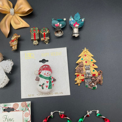 Vintage Christmas Jewelry Lot 18pc Rae Dunn Santa Necklace Pins Brooches Roman