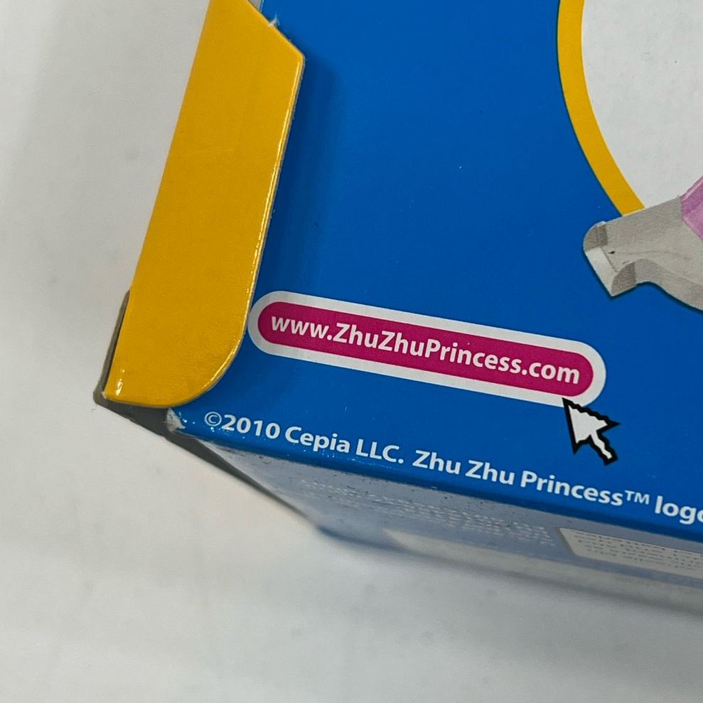 NIB Collectible Cepia LLC. Magical Zhu Zhu Princess Hamster Toy c2010