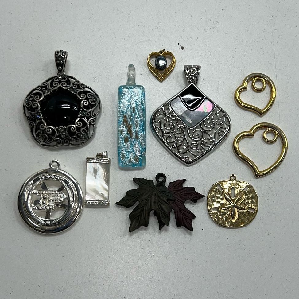 Lot Of Costume Multicolor Gold And Silver Tone Jewelry Charms Pendants