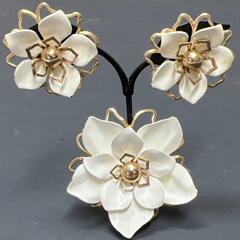 Vintage Emmons Signed Daisy Flower Brooch & Clip On Earrings Set Gold Tone