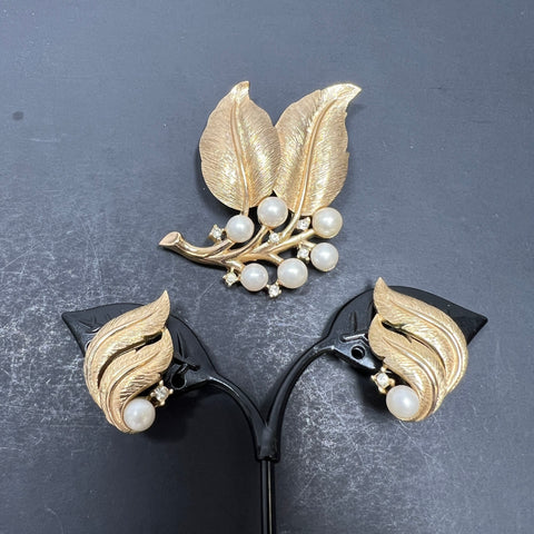 Vintage Crown Trifari Leaf Spray Brooch & Clip Earrings Set Faux Pearl Gold Tone
