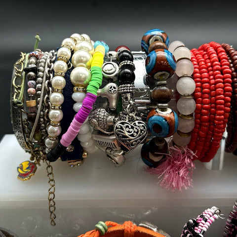 Fashion Costume Jewelry Lot of 40+ Mixed Bracelets Bangles Cuffs Beaded