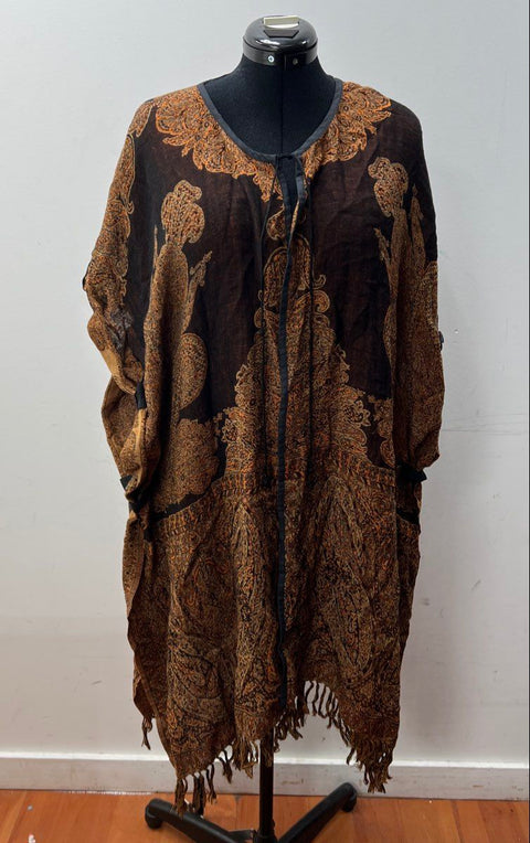 Vintage 90s Dilemma Paisley Knit Fringe Poncho Wrap Snap Tab Sleeves Sz OS