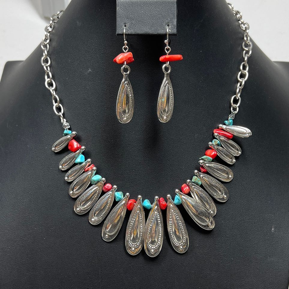 Turquoise and Coral Chip Beaded Silver Tone Necklace & Earrings