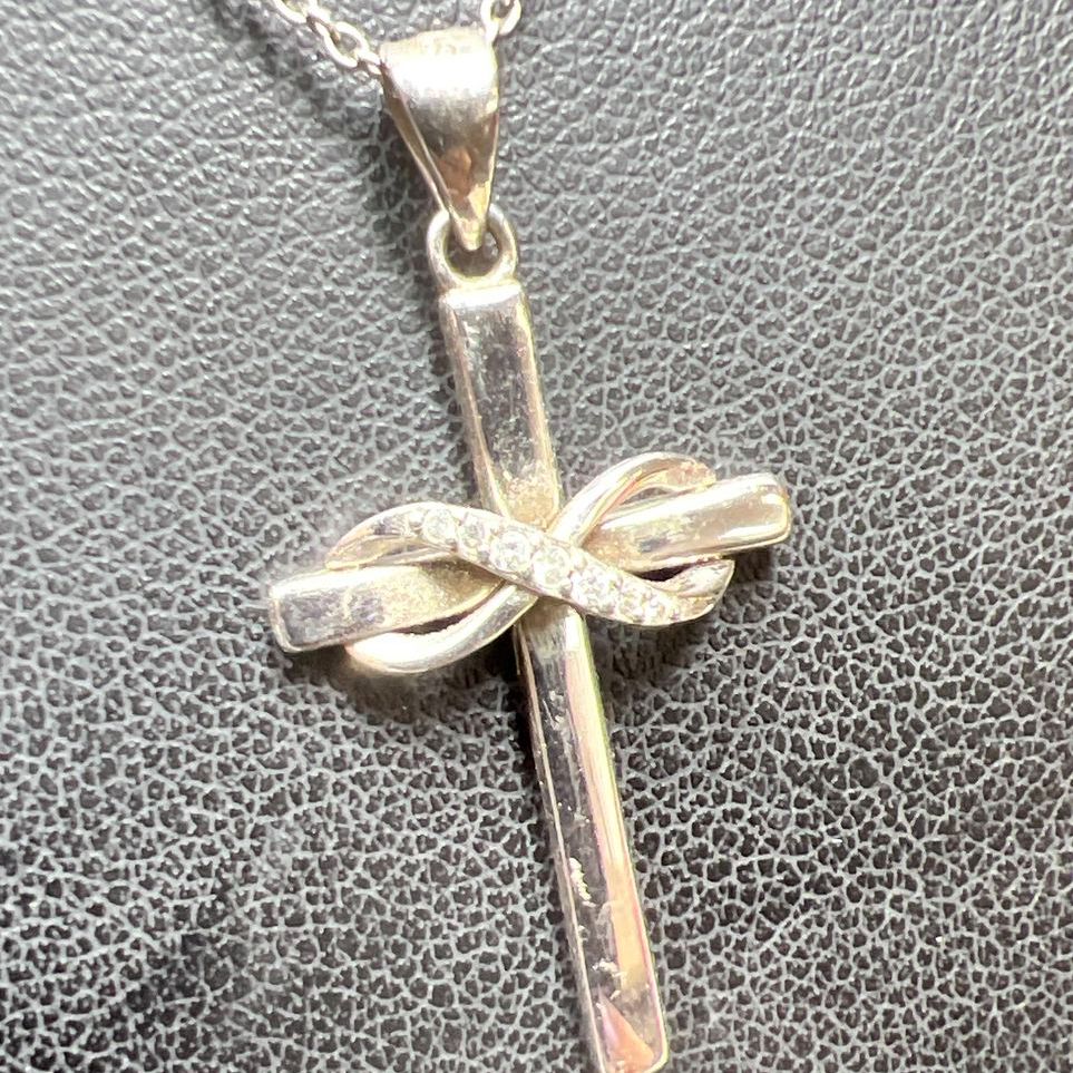 925 Sterling Silver Cross Rhinestone Pendant Necklace 3.78g