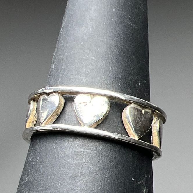 925 Sterling Silver Heart Band Ring Size 8