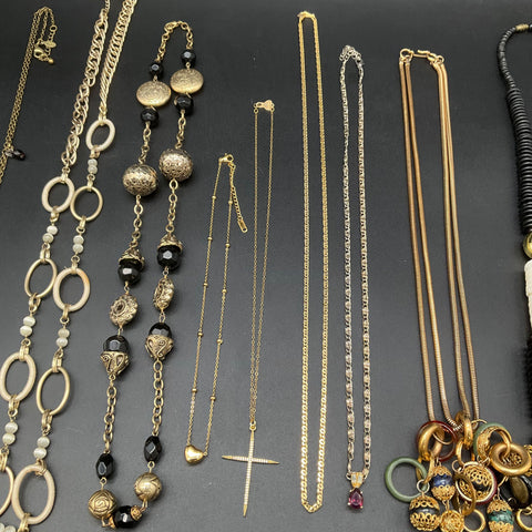 Mixed Fashion Costume Necklace Lot 1.1 lbs Gold Silver Tone Pendants 11 Pieces