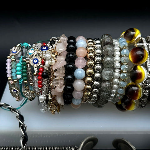 Mixed Costume Jewelry Bracelet Lot 40+ Beaded Bangles Cuffs Charm Rhinestone