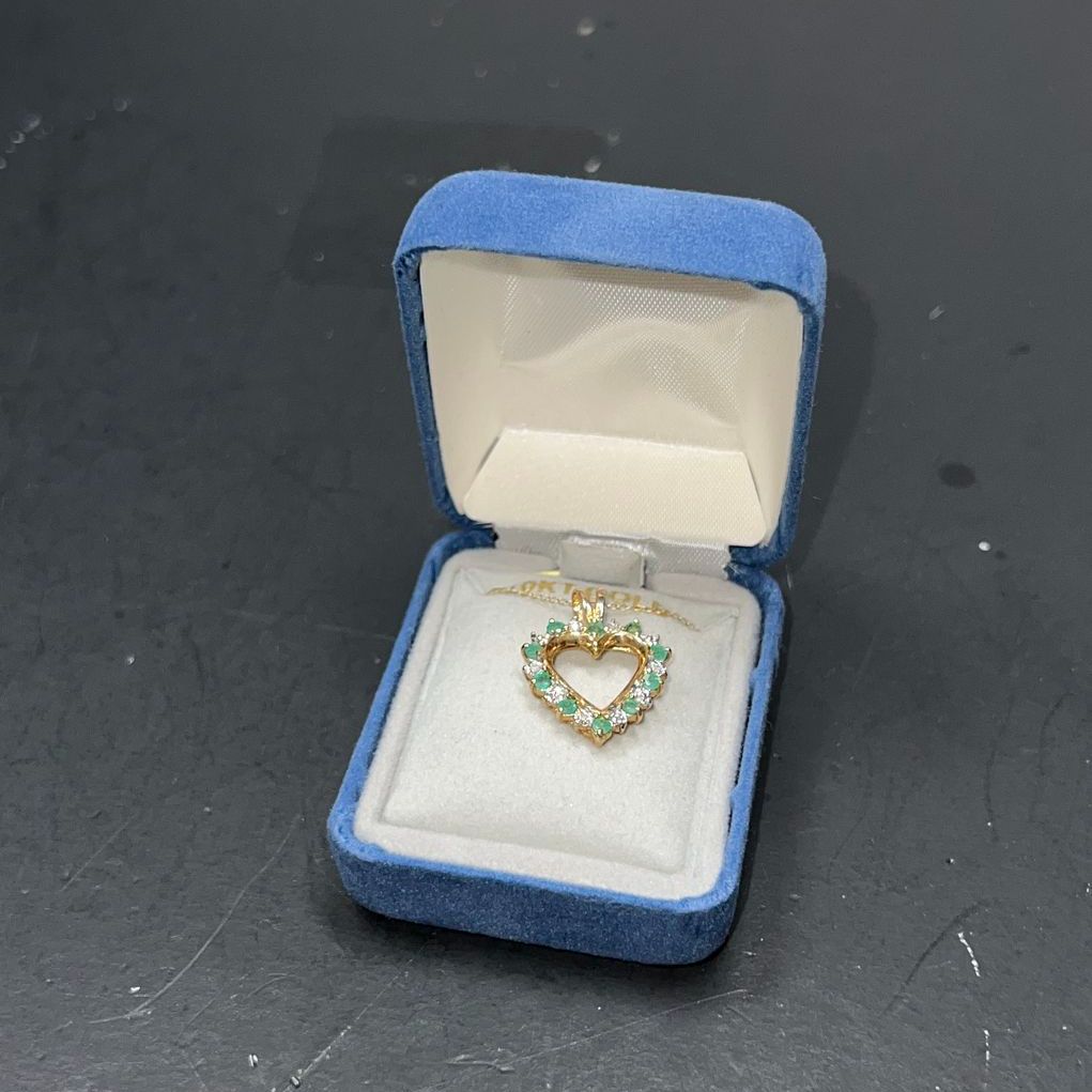 10K Yellow Gold Emerald & Diamond Heart Pendant Necklace 2.6g