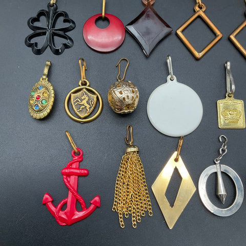 Vintage Zipper Pull Charms Lot of 24 Gold Tone Resin Nautical Crest Jewelry