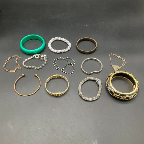 Vintage & Modern Bracelet Lot of 30 Faux Pearl Bangle Beaded USA Patriotic Skull