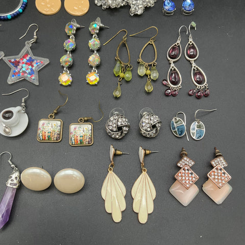 Mixed Costume Jewelry Earrings Lot 0.6 lbs Vintage to Modern Style 33 Pairs