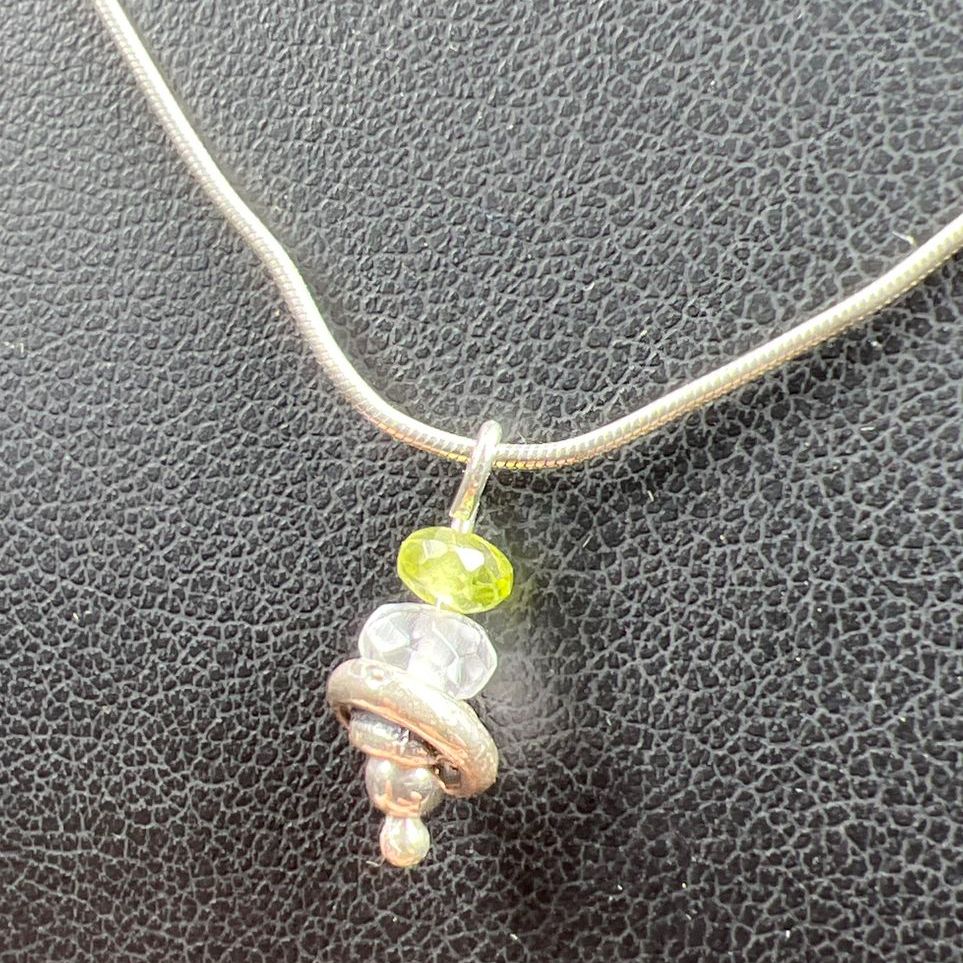 Megido Sterling Silver Green Bead Necklace 10.36g