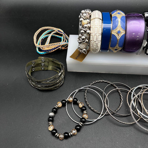 Mixed Costume Jewelry Bracelet Lot 1.4 lb Vintage to Modern Bangles Beaded Wrap