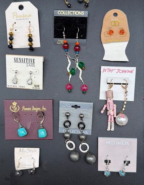 Vintage Costume Jewelry Lot 30 Pairs Earrings Betsey Johnson