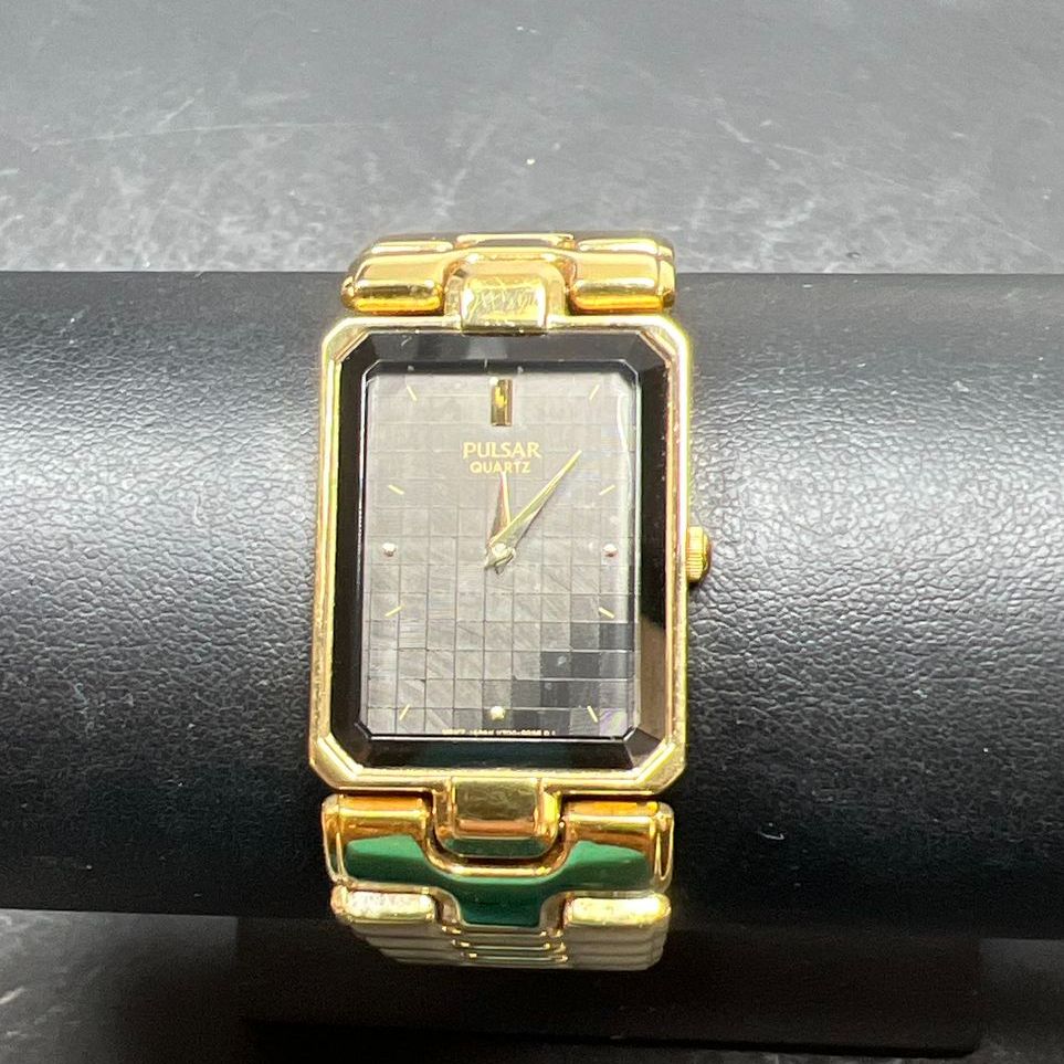 Pulsar V700-5H70 Water Resistant Gold tone Wristwatch New Battery