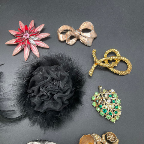 Vintage Brooch Pin Lot of 18 Reed & Barton Damascene Rhinestone Enamel 0.65 lbs