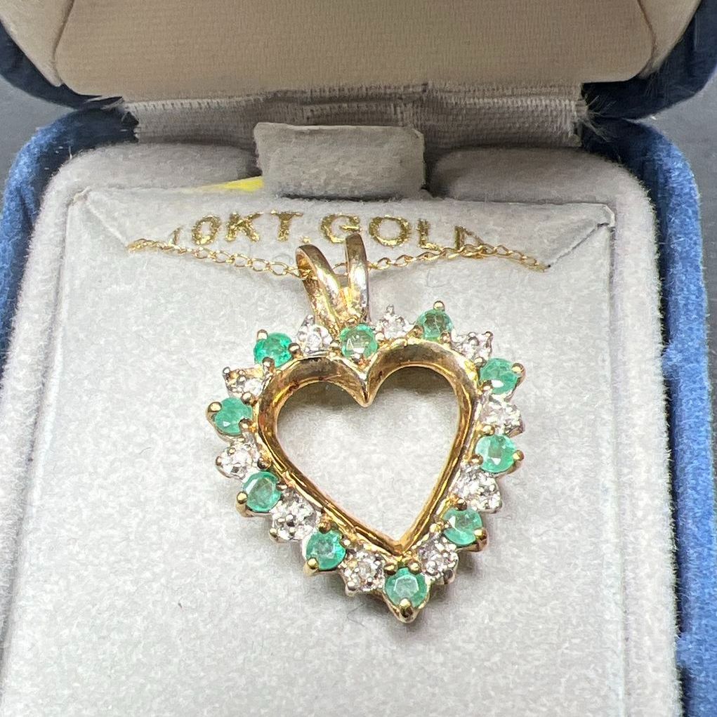 10K Yellow Gold Emerald & Diamond Heart Pendant Necklace 2.6g