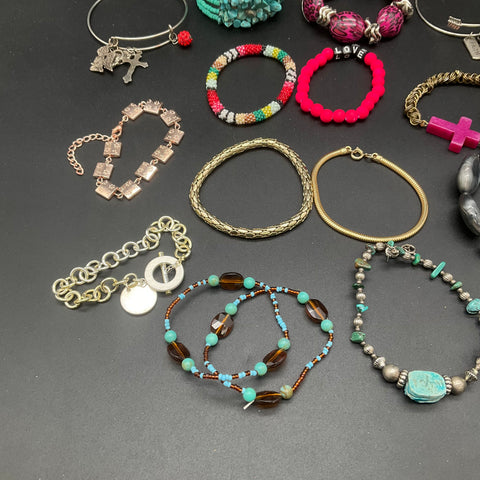 Fashion Jewelry Bracelet Lot 32pc Beaded Bangles KC Royals Faith Woven Mix
