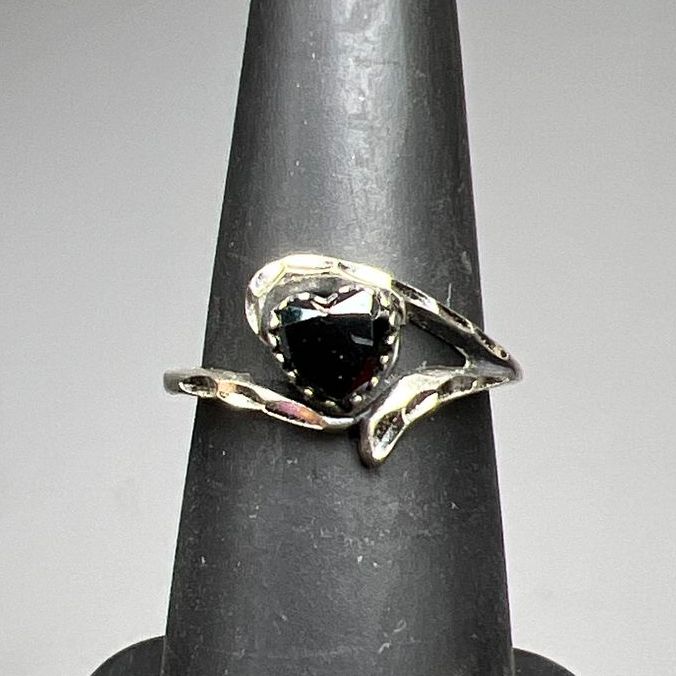 Wheeler Mfg Co Sterling Silver Grey Heart Stone Ring Size 5 2.6g