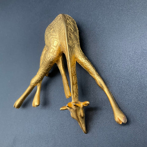 Vintage Gold Tone Large Drinking Giraffe Brooch Pendant Figural Animal Jewelry