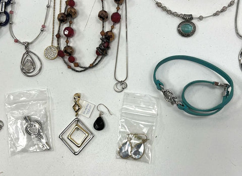 Vintage Lia Sophia & Mixed Costume Jewelry Lot Necklaces Bracelets Earrings