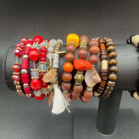 Mixed Costume Jewelry Lot of 35+ Bracelets Gold Tone Silver Tone Beaded Boho