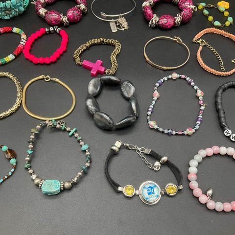 Fashion Jewelry Bracelet Lot 32pc Beaded Bangles KC Royals Faith Woven Mix