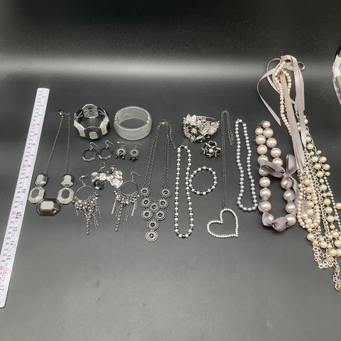Statement Fashion Jewelry Lot 20+ Pieces Faux Pearl Rhinestone Necklaces Cuff