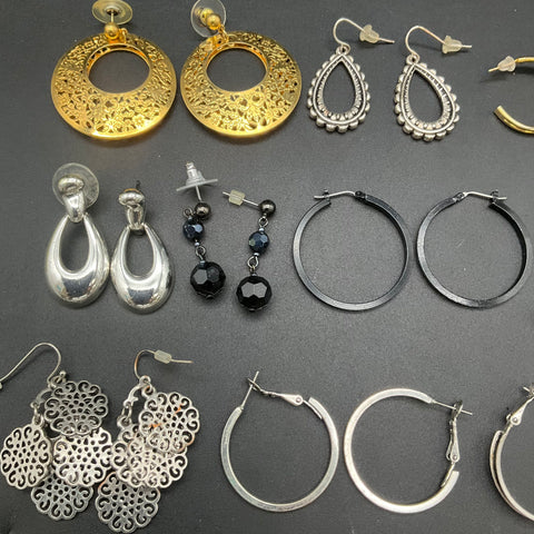 Mixed Fashion Earring Lot 22 Pairs Gold Silver Tone Hoops Drops Vintage Modern